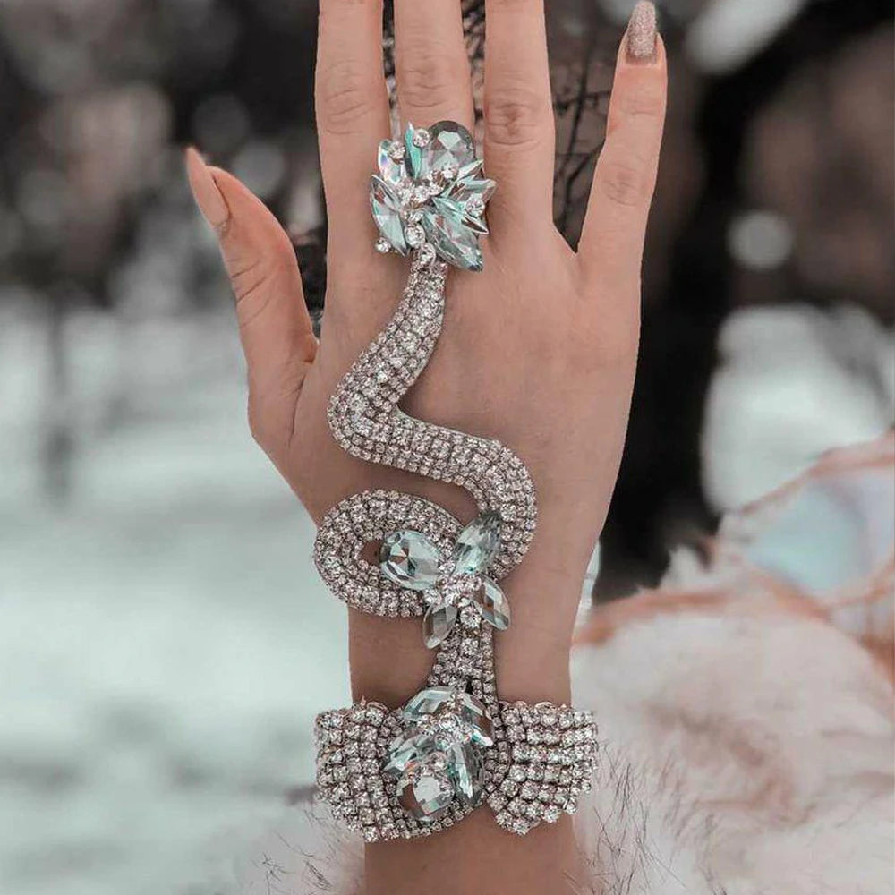 Exaggerated Snake Earrings and Bracelet Set Luxury Accessories Connecting Finger Rhinestone Jewelry Set for Women Party Gift